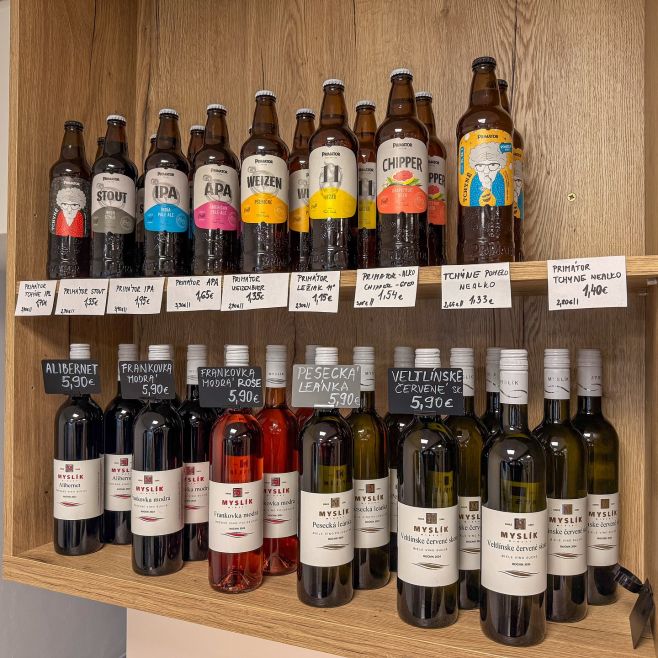 Víkend klope na dvere – doprajte si chvíľu pohody s lahodným vínom z rodinného vinárstva Myslík🍷 alebo remeselným pivom...